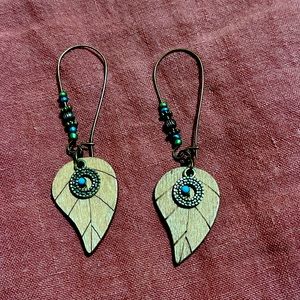 ❤Unique Wooden Leaf Shaped Earrings With Metal/Turquoise stone Overlay❤